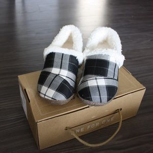 Toms slippers